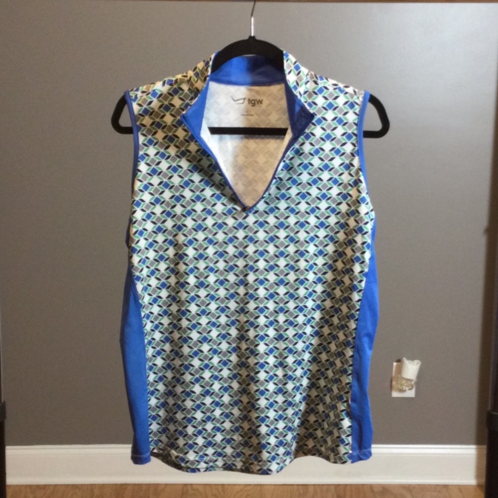 L TGW Sleeveless Geometric Print V-Neck Golf Top in Blue